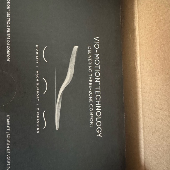 Vionic Uptown Skimmer Flats - new in box, size 7W - Picture 8 of 8